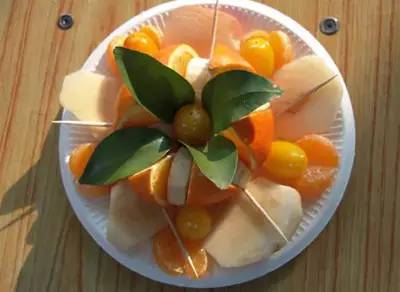 清爽夏日，水果拼盤的魅力